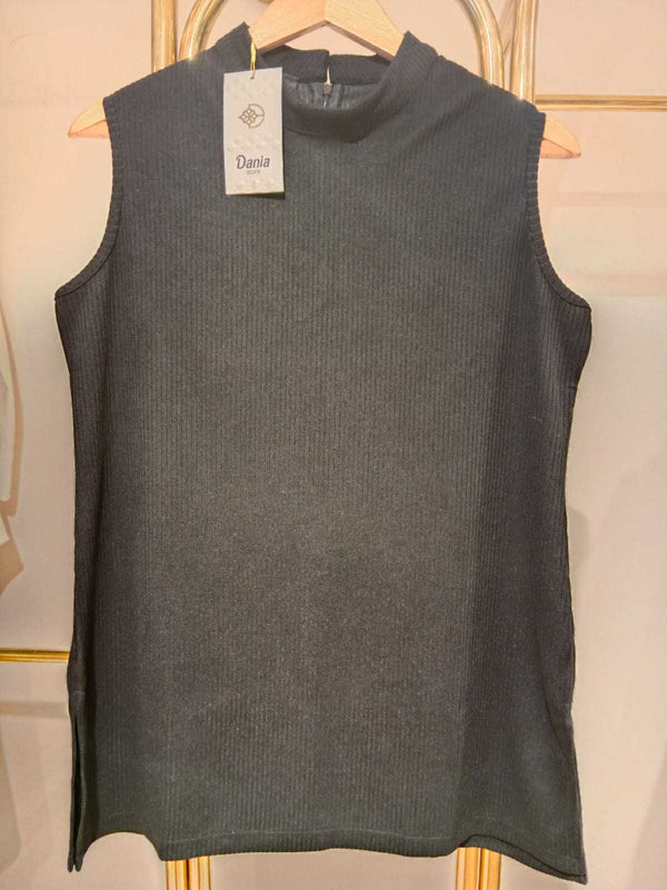 New Black Sleeveless Wool Top